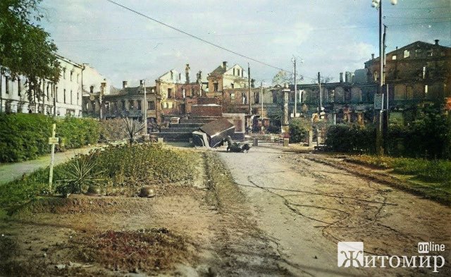 На центральному майдані Житомира у 1941 році були могили німецьких солдат. ФОТО На центральному майдані Житомира у 1941 році були могили німецьких солдат. ФОТО