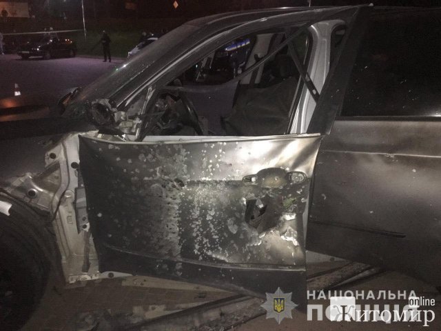 В Івано-Франківську з гранатомета обстріляли автомобіль, він вибухнув. ФОТО В Івано-Франківську з гранатомета обстріляли автомобіль, він вибухнув. ФОТО