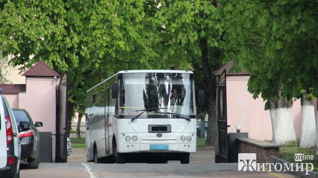 У Житомирі зустріли поліцейських, які повернулися із зони ООС. ФОТО У Житомирі зустріли поліцейських, які повернулися із зони ООС. ФОТО