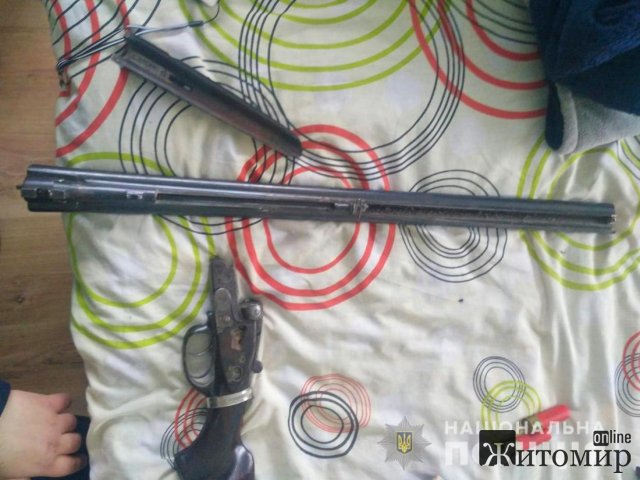 У Новоград-Волинському поліцейські виявили у місцевого жителя незареєстровану зброю. ФОТО У Новоград-Волинському поліцейські виявили у місцевого жителя незареєстровану зброю. ФОТО