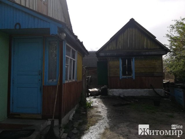 У Лугинах вогнеборці врятували приватне домоволодіння від повного знищення вогнем. ФОТО