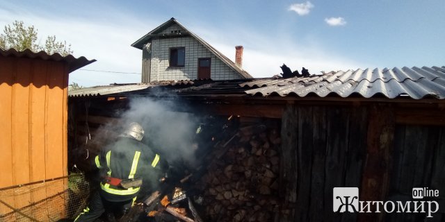 У селах Житомирського та Коростенського районів горіли будівлі. ФОТО У селах Житомирського та Коростенського районів горіли будівлі. ФОТО