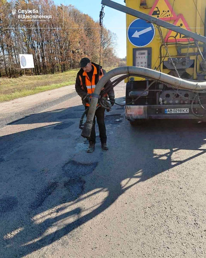 Шляховики ремонтують дорогу між містами Чуднів та Бердичів - Інформація. Джерело: Zhitomir-OnLine Шляховики ремонтують дорогу між містами Чуднів та Бердичів - фото №