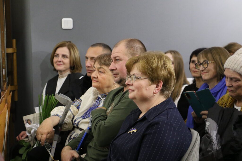 У Житомирі відбулася презентація першої поетичної збірки Людмили Янушевич «Хочу бути» - Культура, Події. Джерело: Zhitomir-OnLine У Житомирі відбулася презентація першої поетичної збірки Людмили Янушевич «Хочу бути» - фото №6