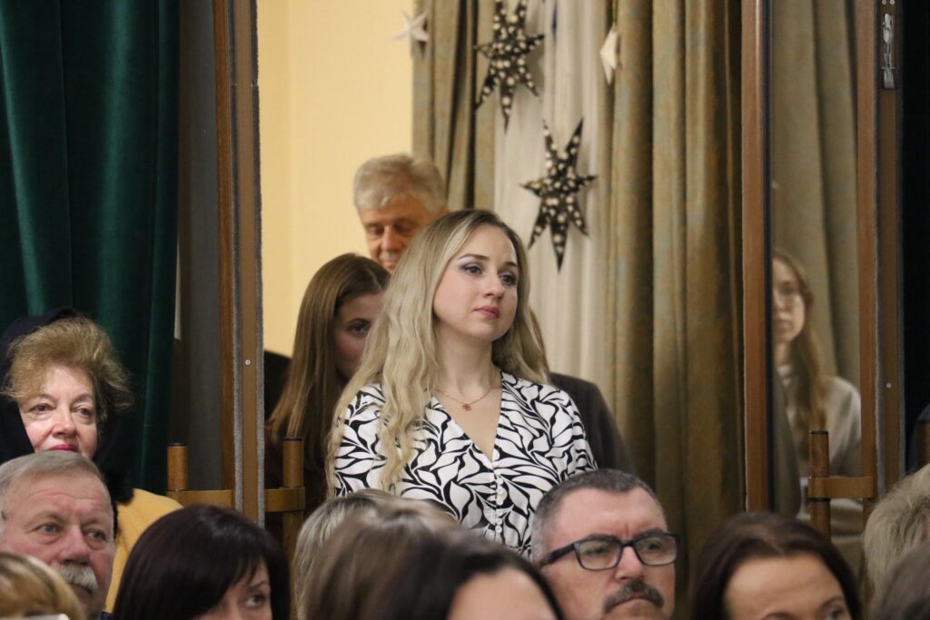 У Житомирі відбулася презентація першої поетичної збірки Людмили Янушевич «Хочу бути» - Культура, Події. Джерело: Zhitomir-OnLine У Житомирі відбулася презентація першої поетичної збірки Людмили Янушевич «Хочу бути» - фото №8