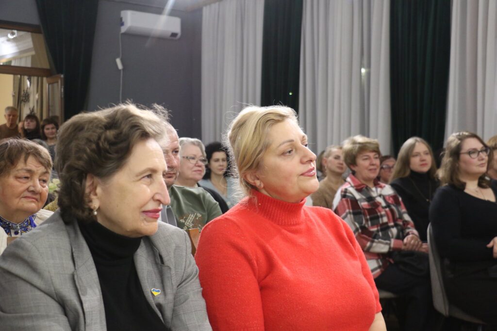 У Житомирі відбулася презентація першої поетичної збірки Людмили Янушевич «Хочу бути» - Культура, Події. Джерело: Zhitomir-OnLine У Житомирі відбулася презентація першої поетичної збірки Людмили Янушевич «Хочу бути» - фото №7