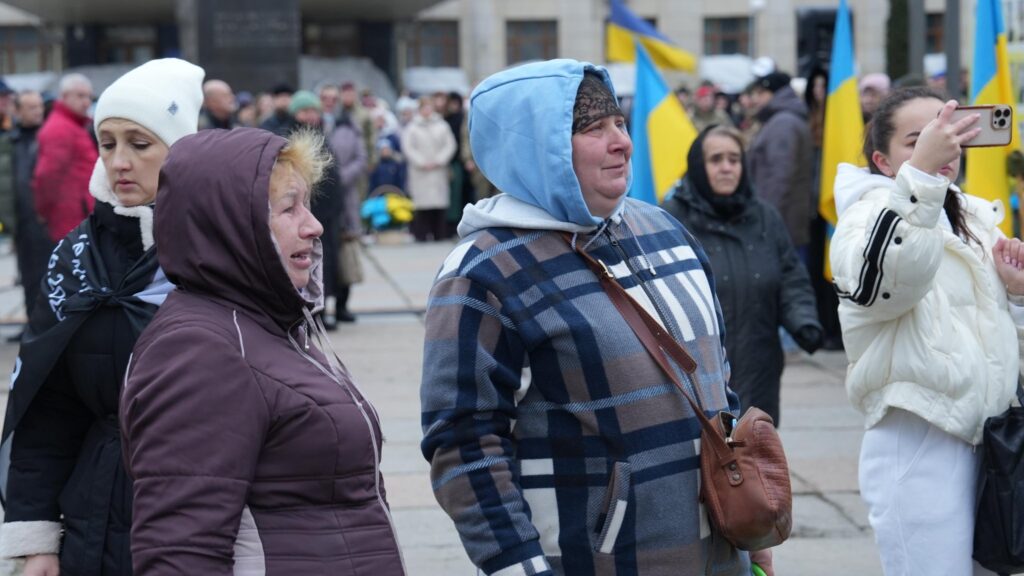 У Житомирі на «Алеї Слави Героїв» з’явився новий стенд до Дня Збройних Сил України - Події, Фоторепортаж. Джерело: Zhitomir-OnLine У Житомирі на «Алеї Слави Героїв» з’явився новий стенд до Дня Збройних Сил України - фото №1