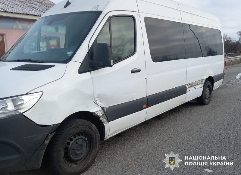 На Житомирщині 17‑річна дівчина потрапила під колеса авто після зіткнення двох машин - Події. Джерело: Zhitomir-OnLine На Житомирщині 17‑річна дівчина потрапила під колеса авто після зіткнення двох машин - фото №
