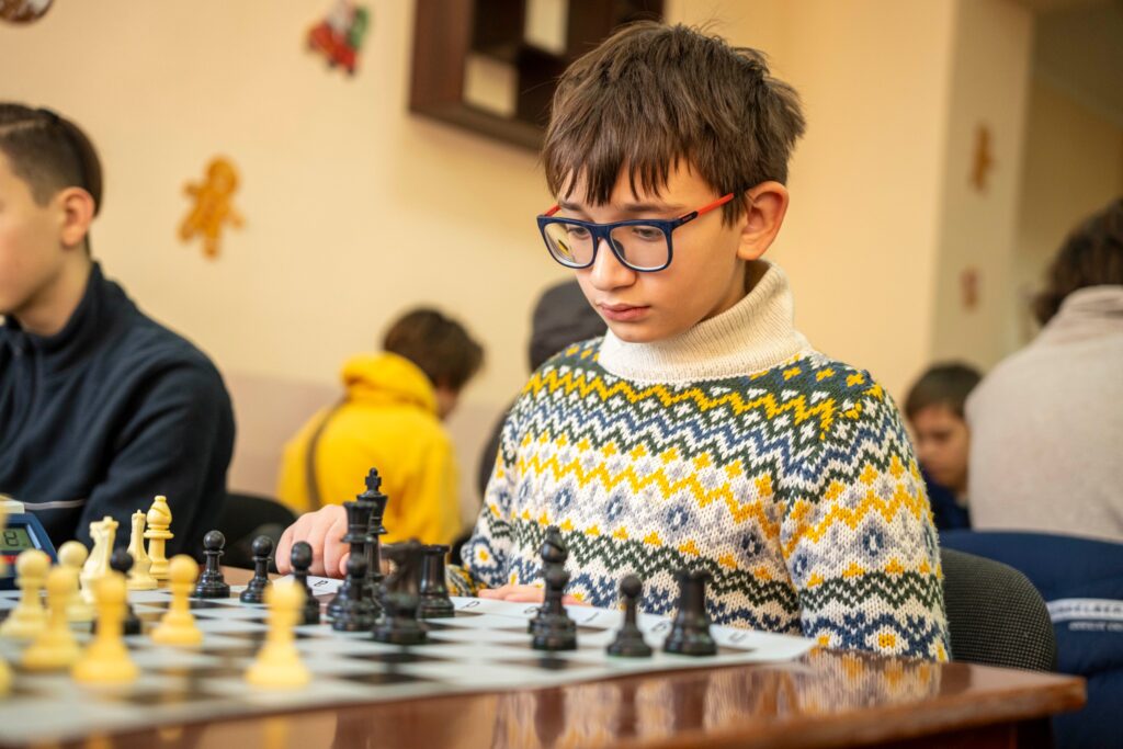 У Житомирі відбулися шкільні шахові змагання в рамках проєкту «Пліч-о-пліч» - фото №1