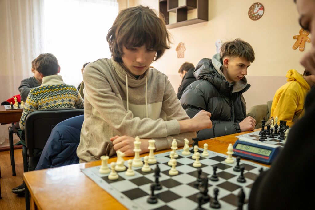 У Житомирі відбулися шкільні шахові змагання в рамках проєкту «Пліч-о-пліч» - фото №