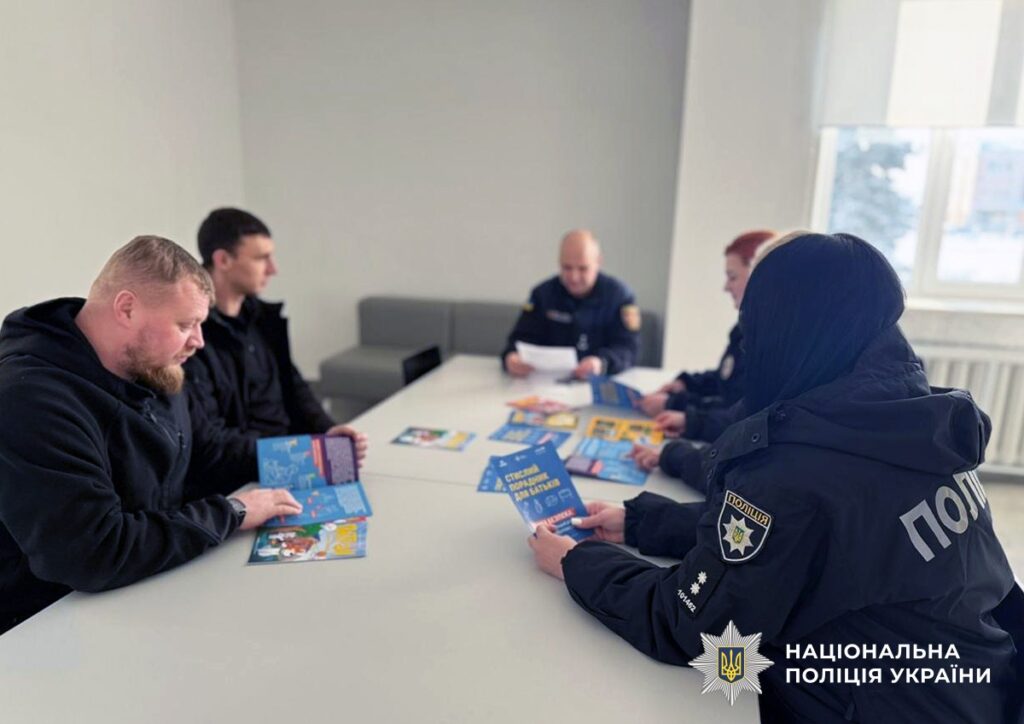 У Бердичеві поліцейські та рятувальники обговорили безпеку освітнього процесу. ФОТО - фото №
