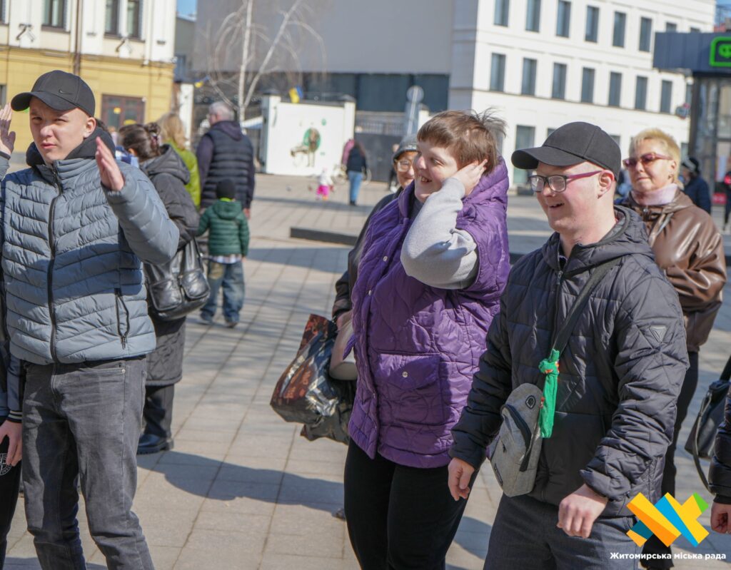 У Житомирі на Михайлівській відбулася благодійна акція «Шкарпетуйся!» до Всесвітнього дня людей із синдромом Дауна - Інформація. Джерело: Zhitomir-OnLine У Житомирі на Михайлівській відбулася благодійна акція «Шкарпетуйся!» до Всесвітнього дня людей із синдромом Дауна - фото №10