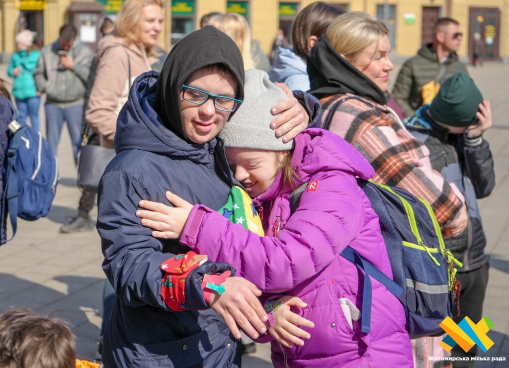 У Житомирі на Михайлівській відбулася благодійна акція «Шкарпетуйся!» до Всесвітнього дня людей із синдромом Дауна - Інформація. Джерело: Zhitomir-OnLine У Житомирі на Михайлівській відбулася благодійна акція «Шкарпетуйся!» до Всесвітнього дня людей із синдромом Дауна - фото №3