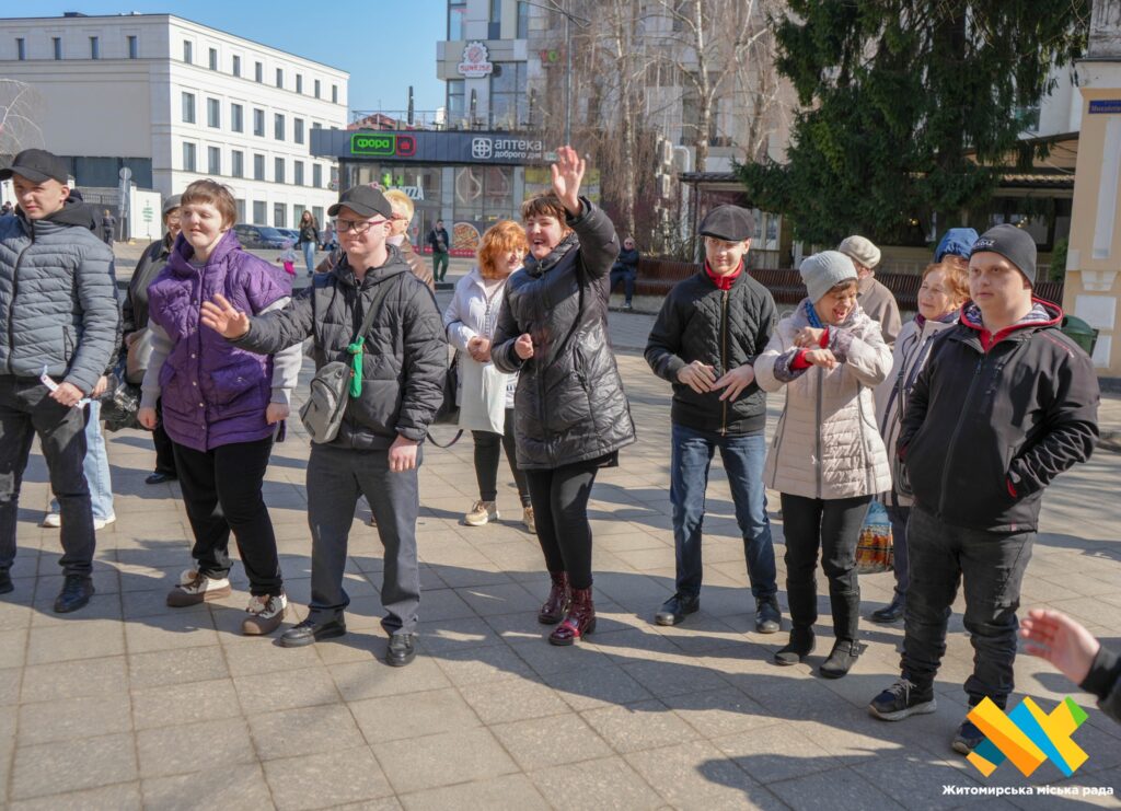 У Житомирі на Михайлівській відбулася благодійна акція «Шкарпетуйся!» до Всесвітнього дня людей із синдромом Дауна - Інформація. Джерело: Zhitomir-OnLine У Житомирі на Михайлівській відбулася благодійна акція «Шкарпетуйся!» до Всесвітнього дня людей із синдромом Дауна - фото №