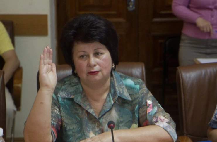 Світлана Пивоварова піднімає руку