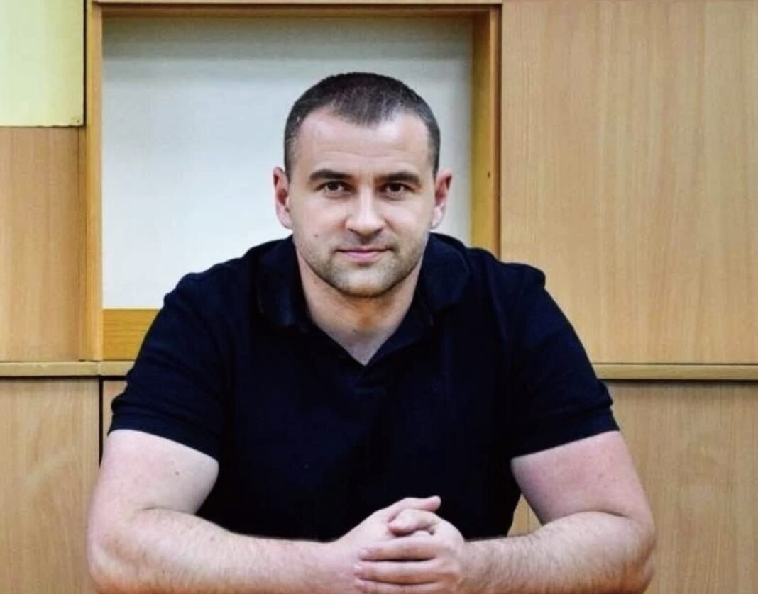 Юрій Тарасюк, начальник Житомирської РВА, за робочим столом