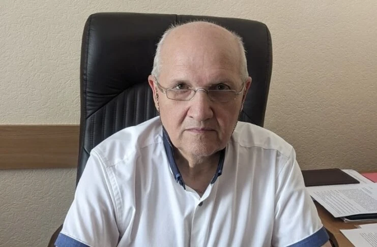 Портрет заслуженого лікаря України Олександра Гусака у робочому кабінеті