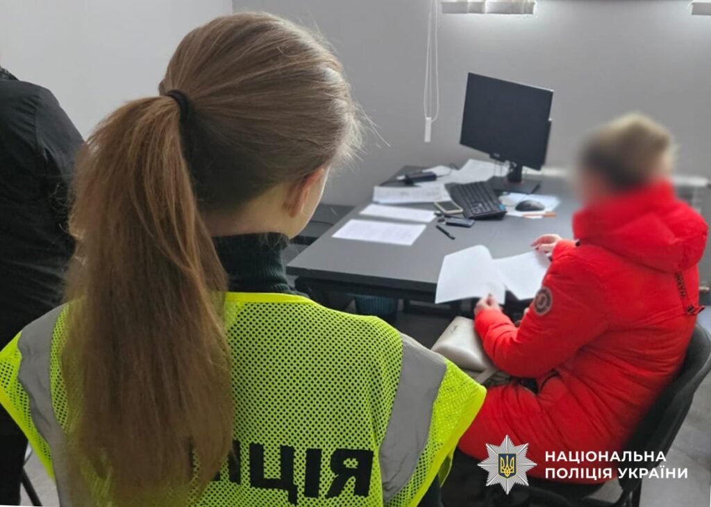 У Житомирі медсестрам психіатричного відділення дитячої лікарні повідомили про підозру у побитті 17‑річної пацієнтки - Події. Джерело: Zhitomir-OnLine У Житомирі медсестрам психіатричного відділення дитячої лікарні повідомили про підозру у побитті 17‑річної пацієнтки - фото №