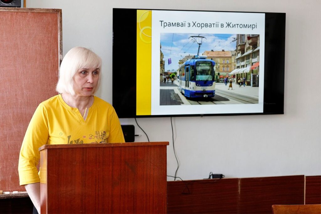 У Житомирі стартувала перепідготовка водіїв ТТУ для роботи на хорватських трамваях Tatra - Події. Джерело: Zhitomir-OnLine У Житомирі стартувала перепідготовка водіїв ТТУ для роботи на хорватських трамваях Tatra - фото №