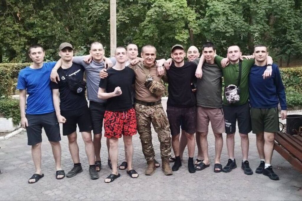 «Я досі не можу наїстися»: шокуюча сповідь строковика з Коростеня про 888 днів пекла в російських СІЗО. ВІДЕО