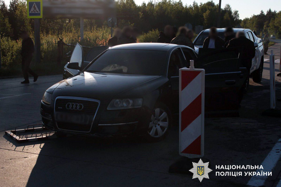 На півночі Житомирщини затримали жителів двох інших областей: допомагали нелегально виїжджати за кордон