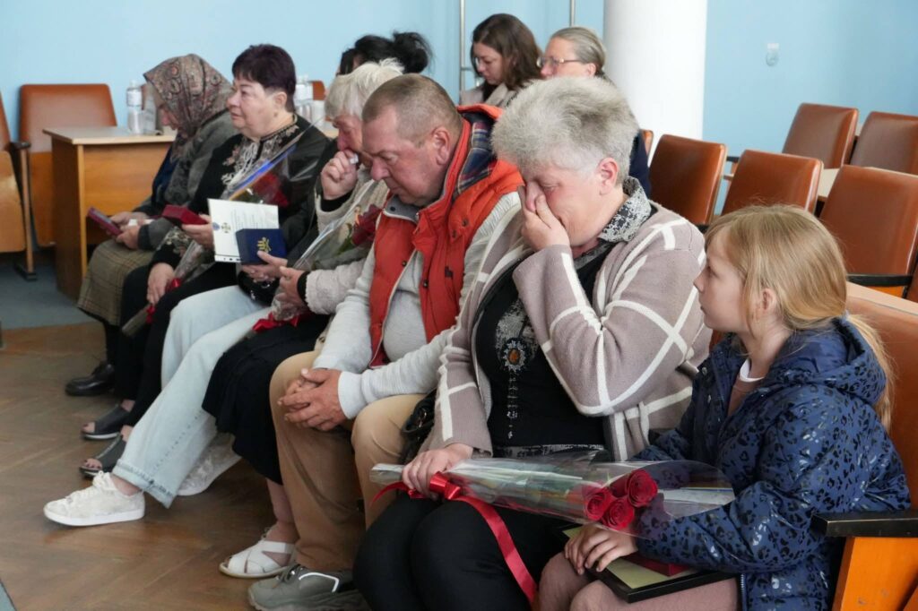 Вічна шана Героям: у Бердичеві родинам п’яти полеглих Захисників вручили державні нагороди. ФОТО