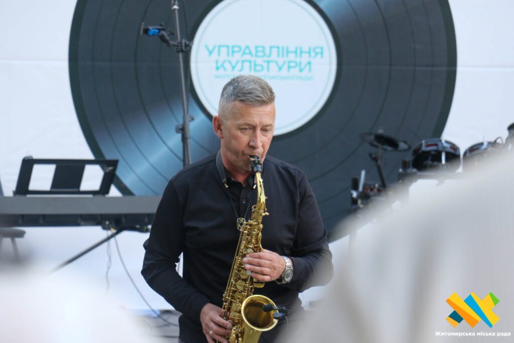 На пішохідній Михайлівській у Житомирі пройшов творчий вечір. ФОТО - фото №2