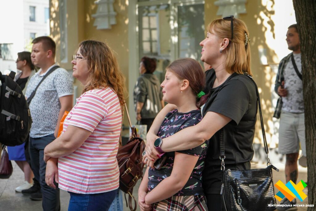 На пішохідній Михайлівській у Житомирі пройшов творчий вечір. ФОТО - фото №12
