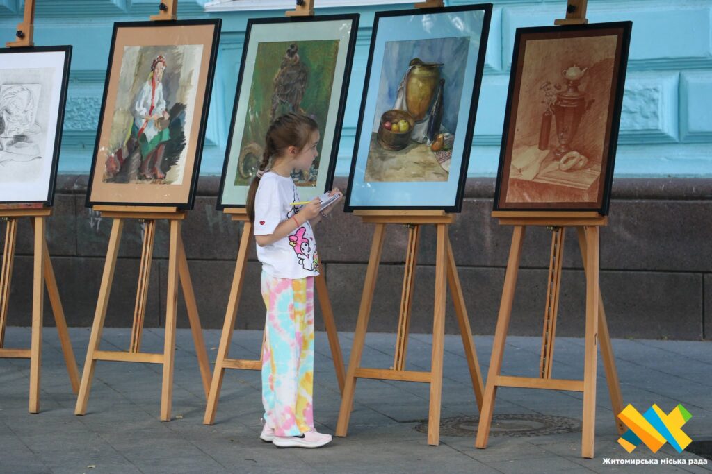 На пішохідній Михайлівській у Житомирі пройшов творчий вечір. ФОТО - фото №17