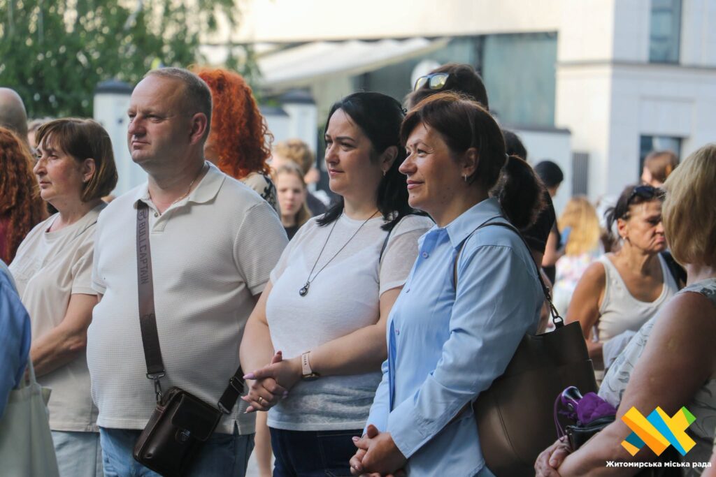 На пішохідній Михайлівській у Житомирі пройшов творчий вечір. ФОТО - фото №19