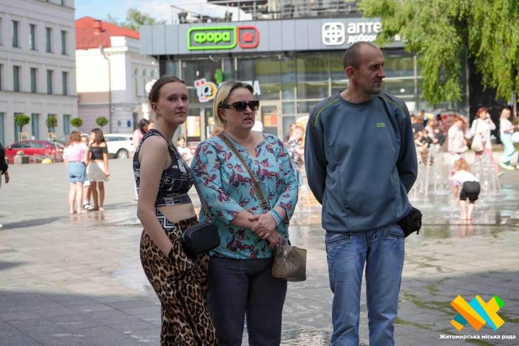 На пішохідній Михайлівській у Житомирі пройшов творчий вечір. ФОТО - фото №23