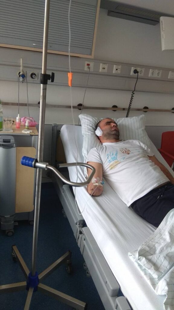 «Мріяв ніколи не працювати руками — мрія збулася»: ветеран із Бердичева отримав протези ціною у два джипи
