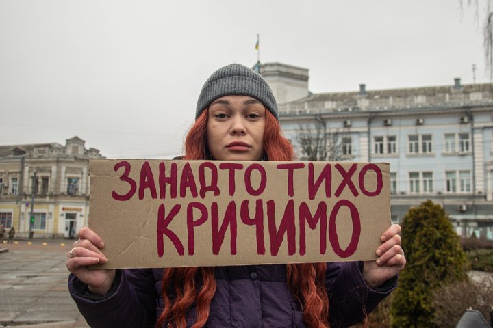 Мати зниклого бійця з Житомирського району отримала погрози: шахраї вимагають 50 тисяч рублів за відеозв'язок - Розмова, Події, Топ-новини. Джерело: Zhitomir-OnLine Мати зниклого бійця з Житомирського району отримала погрози: шахраї вимагають 50 тисяч рублів за відеозв'язок - фото №2