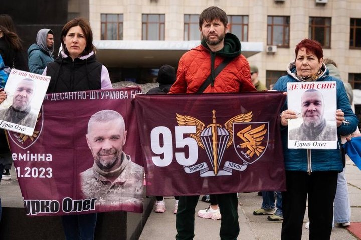 Мати зниклого бійця з Житомирського району отримала погрози: шахраї вимагають 50 тисяч рублів за відеозв'язок - Розмова, Події, Топ-новини. Джерело: Zhitomir-OnLine Мати зниклого бійця з Житомирського району отримала погрози: шахраї вимагають 50 тисяч рублів за відеозв'язок - фото №