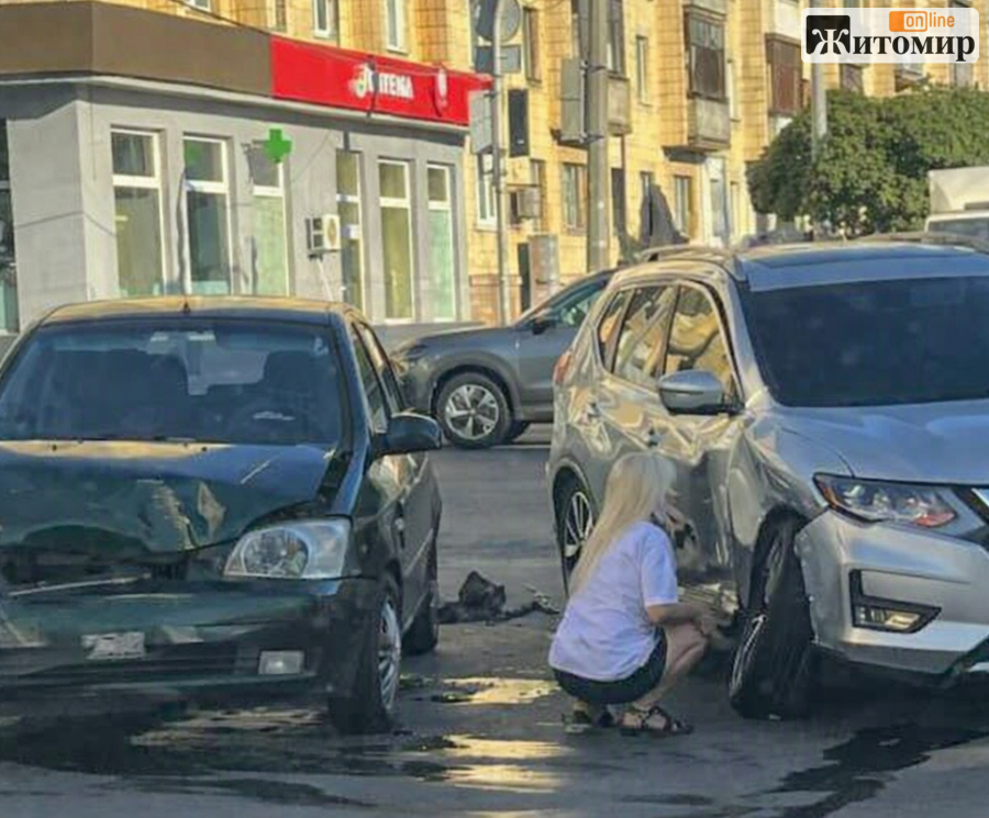 На перехресті в Житомирі сталася ДТП за участі двох автівок: на дорозі – затор