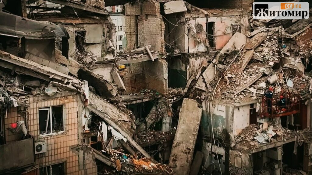 Жінка вижила у ванній під бетонними плитами: її врятували рятувальники з Житомира