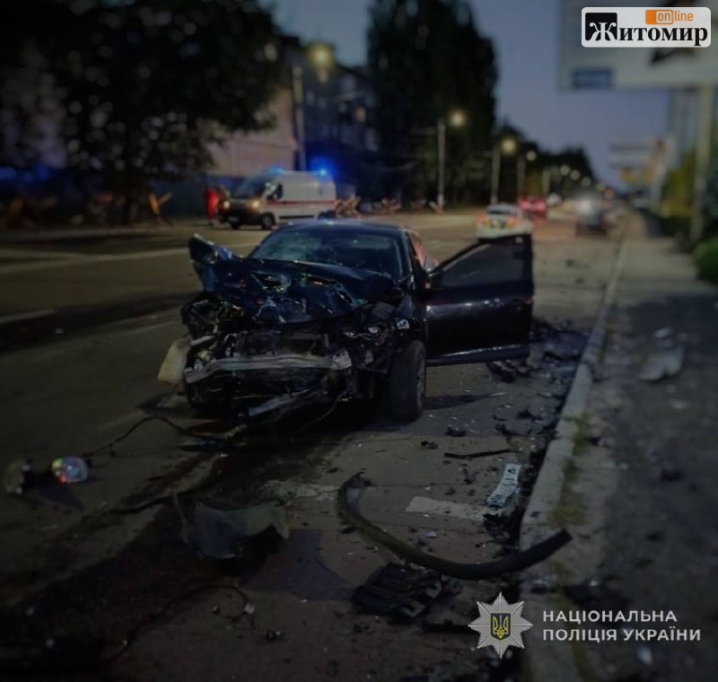У Житомирі зіткнулися Ford і Renault: обох водіїв госпіталізували. ФОТО