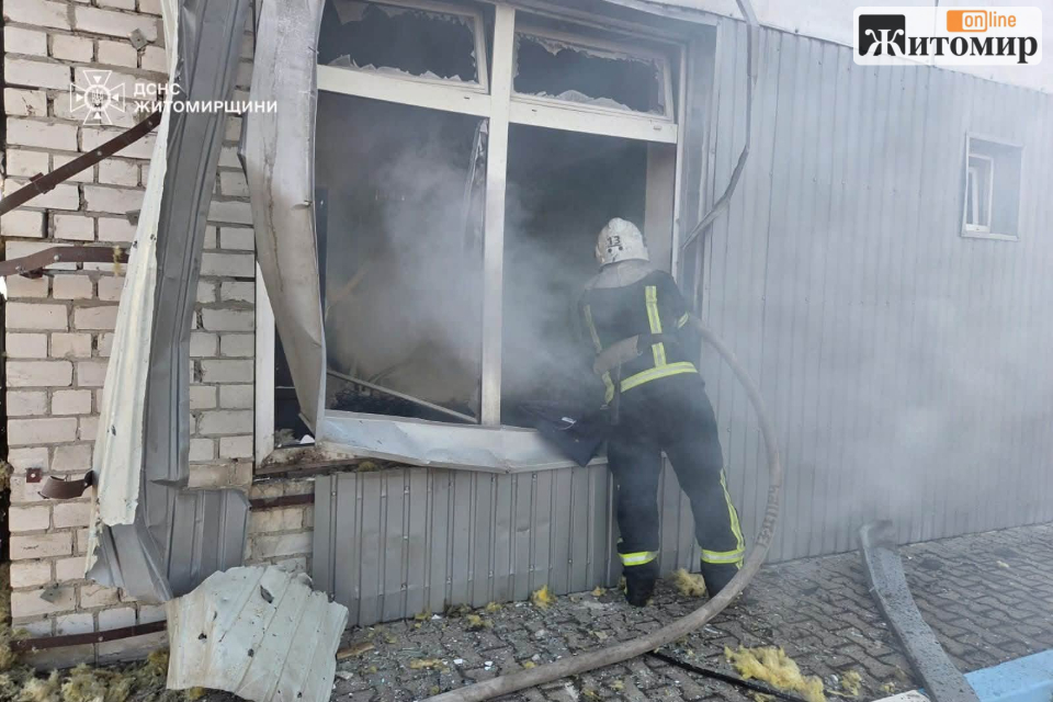 Рятувальники Житомирщини ліквідовували наслідки ворожого удару - Події. Джерело: Zhitomir-OnLine Рятувальники Житомирщини ліквідовували наслідки ворожого удару - фото №