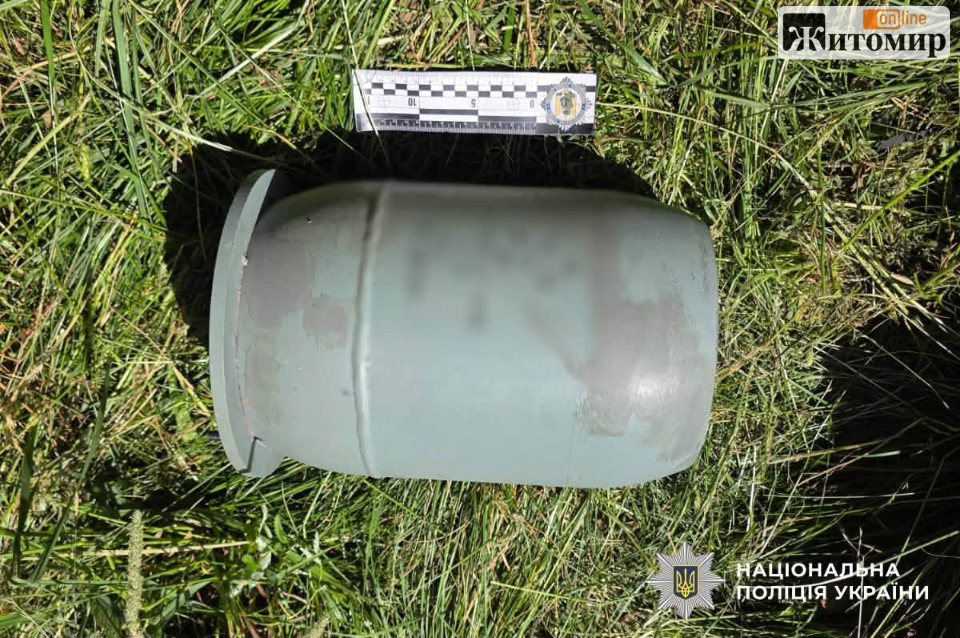 На Житомирщині поліцейські ліквідовують небезпечні наслідки ворожих ударів - Події. Джерело: Zhitomir-OnLine На Житомирщині поліцейські ліквідовують небезпечні наслідки ворожих ударів - фото №2