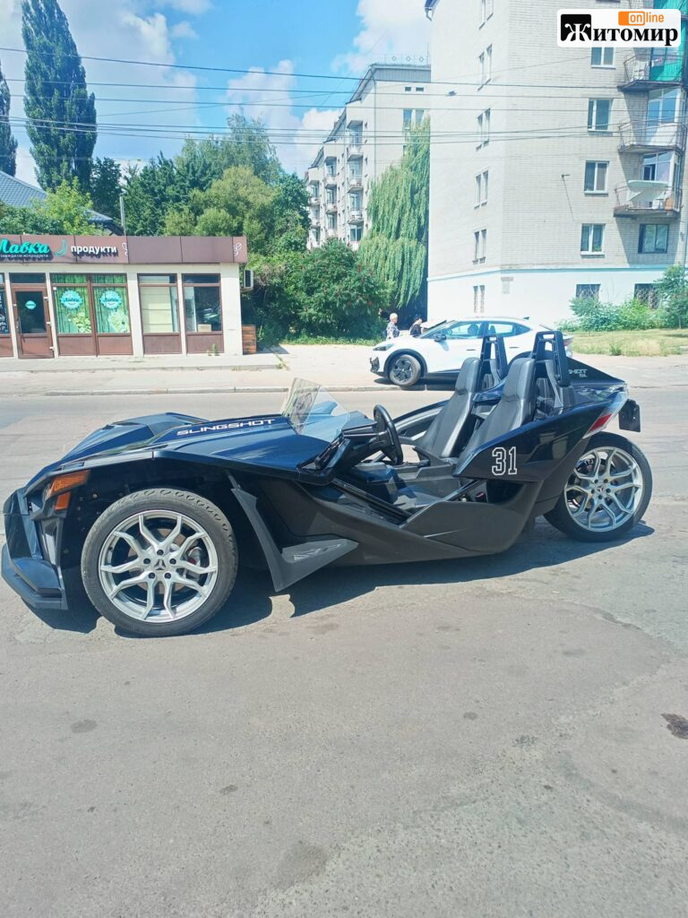 У Житомирі помітили триколісний Slingshot - Інформація, Технодрайв. Джерело: Zhitomir-OnLine У Житомирі помітили триколісний Slingshot - фото №1