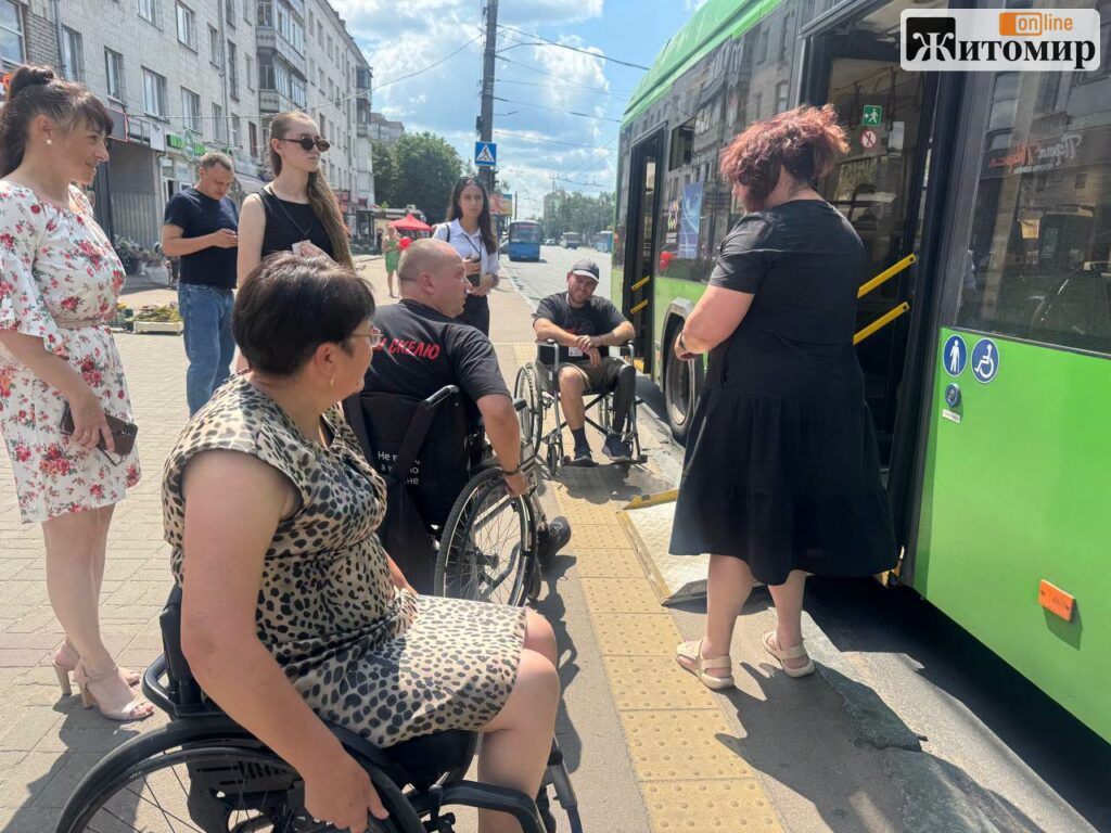 У Житомирі транспорт перевірили на пандуси й допомогу водіїв - фото №