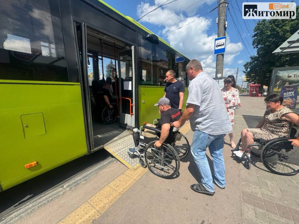 У Житомирі транспорт перевірили на пандуси й допомогу водіїв - фото №1