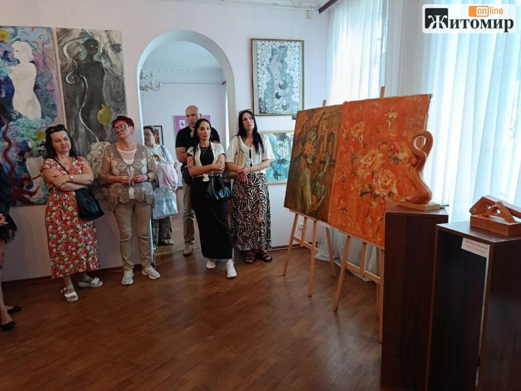 У Житомирі відкрили виставку одеської мисткині про страх, віру та жіночу силу - Культура, Афіша, Події. Джерело: Zhitomir-OnLine У Житомирі відкрили виставку одеської мисткині про страх, віру та жіночу силу - фото №3