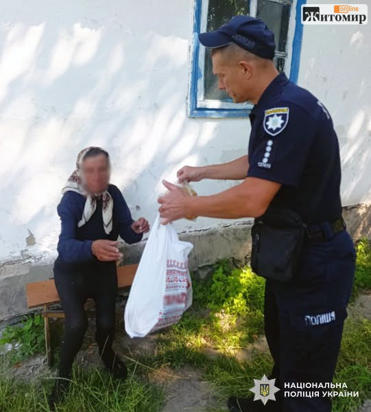 На Житомирщині поліцейські розшукали пенсіонерку, яка блукала лісом 9 днів