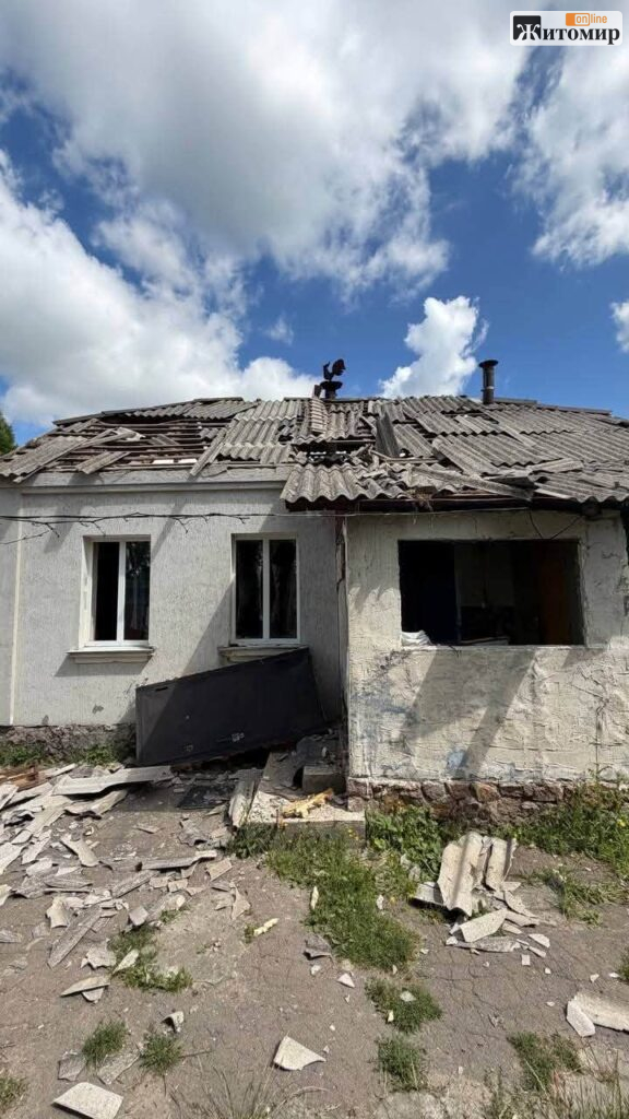 На Коростенщині після ракетного удару обстежили понад 100 домоволодінь: громада отримує гуманітарну допомогу - фото №4
