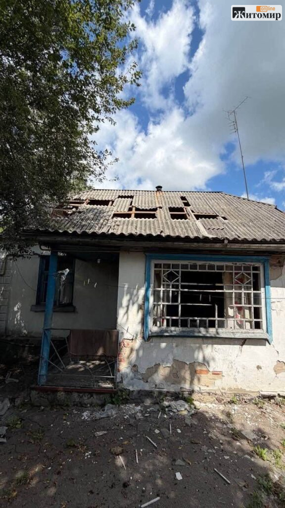 На Коростенщині після ракетного удару обстежили понад 100 домоволодінь: громада отримує гуманітарну допомогу - фото №2