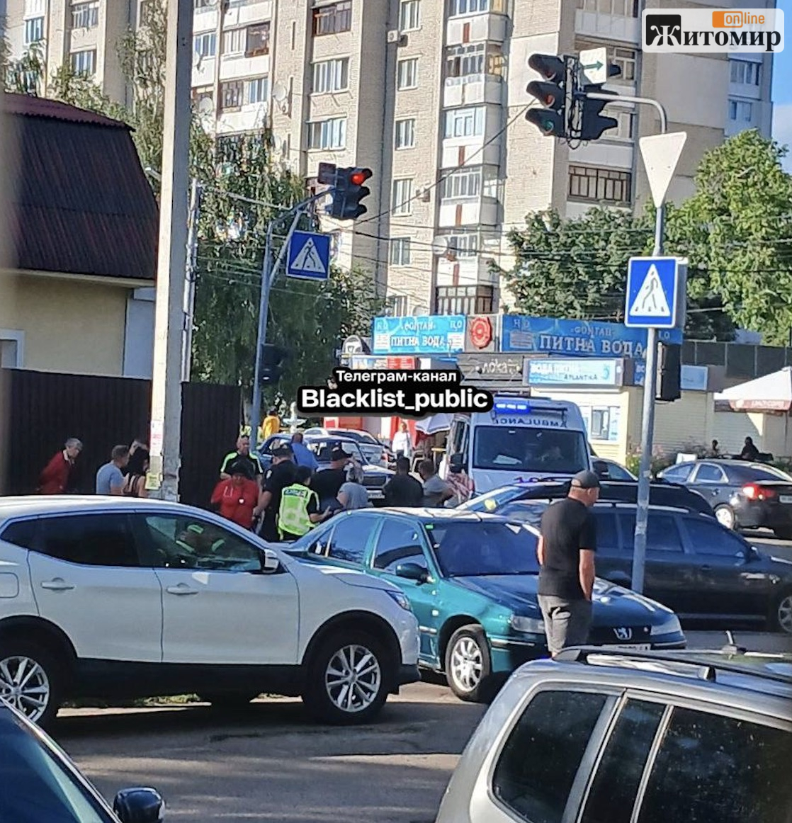 У центрі Житомира на перехресті збили людину