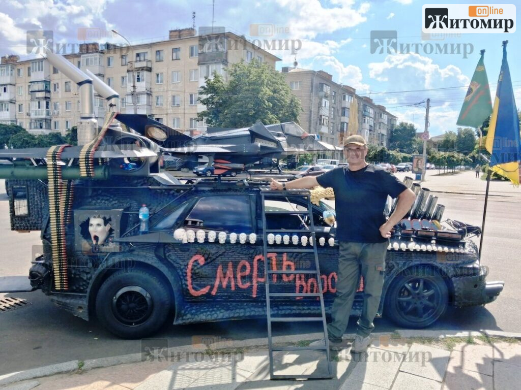 У Житомир привезли «Путіна у клітці» - фото №1