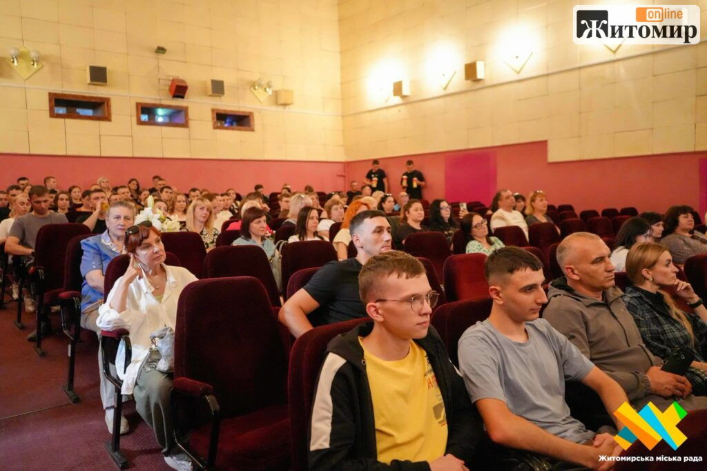 У Житомирі відбувся спецпоказ документальної стрічки «Вона» - Культура. Джерело: Zhitomir-OnLine У Житомирі відбувся спецпоказ документальної стрічки «Вона» - фото №3