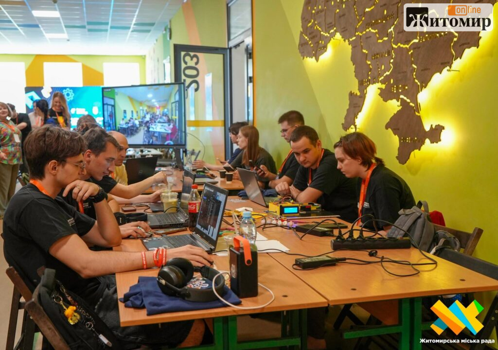У Житомирі проходить фінальний етап Всеукраїнського хакатону «Future in Action Hackathon» - Інформація. Джерело: Zhitomir-OnLine У Житомирі проходить фінальний етап Всеукраїнського хакатону «Future in Action Hackathon» - фото №5
